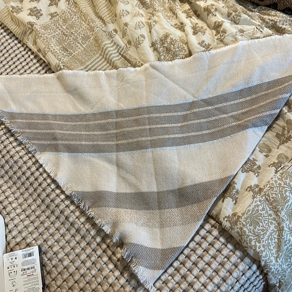 Scarf - Picture 1 of 3